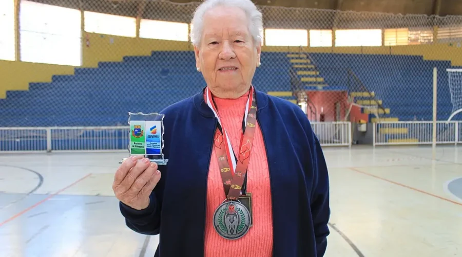 Orgulho de Avaré: Nadadora de 84 anos conquista medalha de prata nos Jogos da Melhor Idade