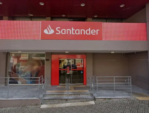 Fachada d Banco Santander em Avaré